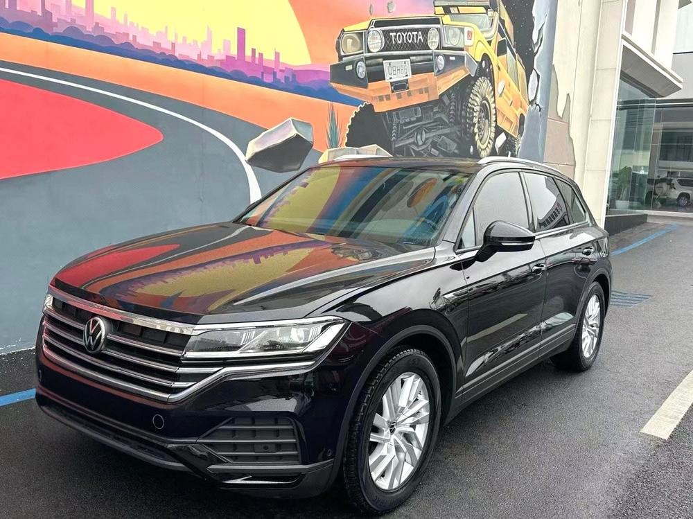 Volkswagen Touareg 2022 — фото автомобиля