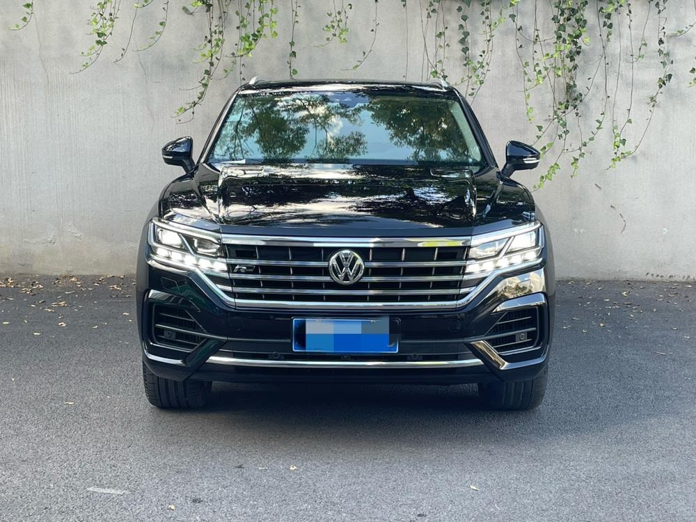 Volkswagen Touareg 2020 — фото автомобиля