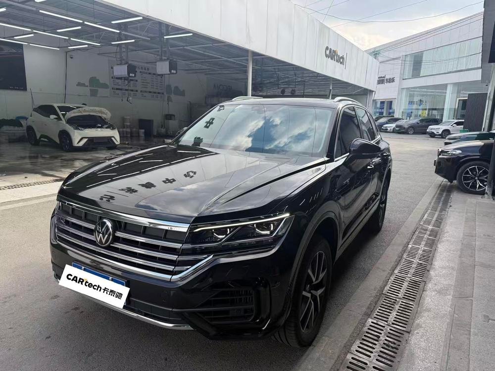 Volkswagen Touareg 2022 — фото автомобиля