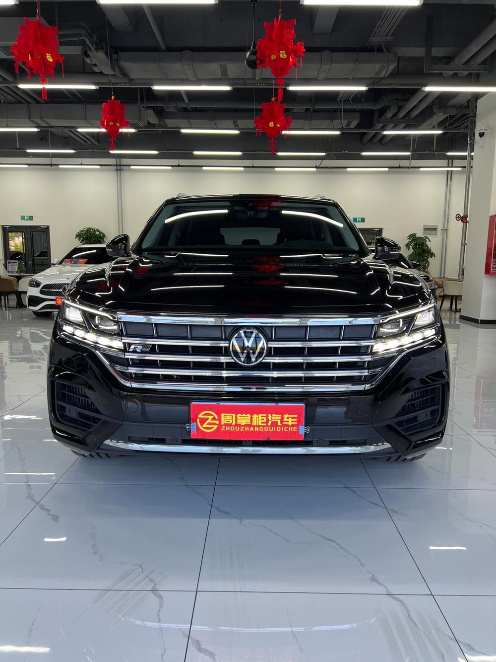 Volkswagen Touareg 2021 — фото автомобиля