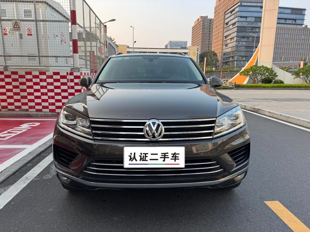 Volkswagen Touareg 2017 — фото автомобиля