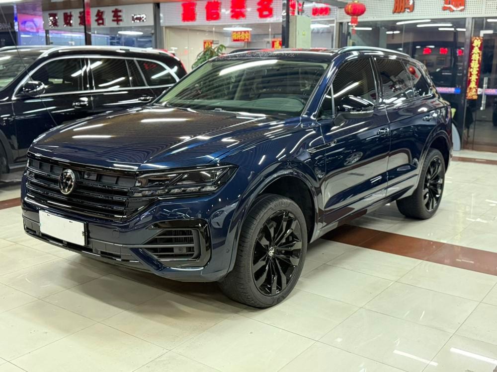 Volkswagen Touareg 2023 — фото автомобиля