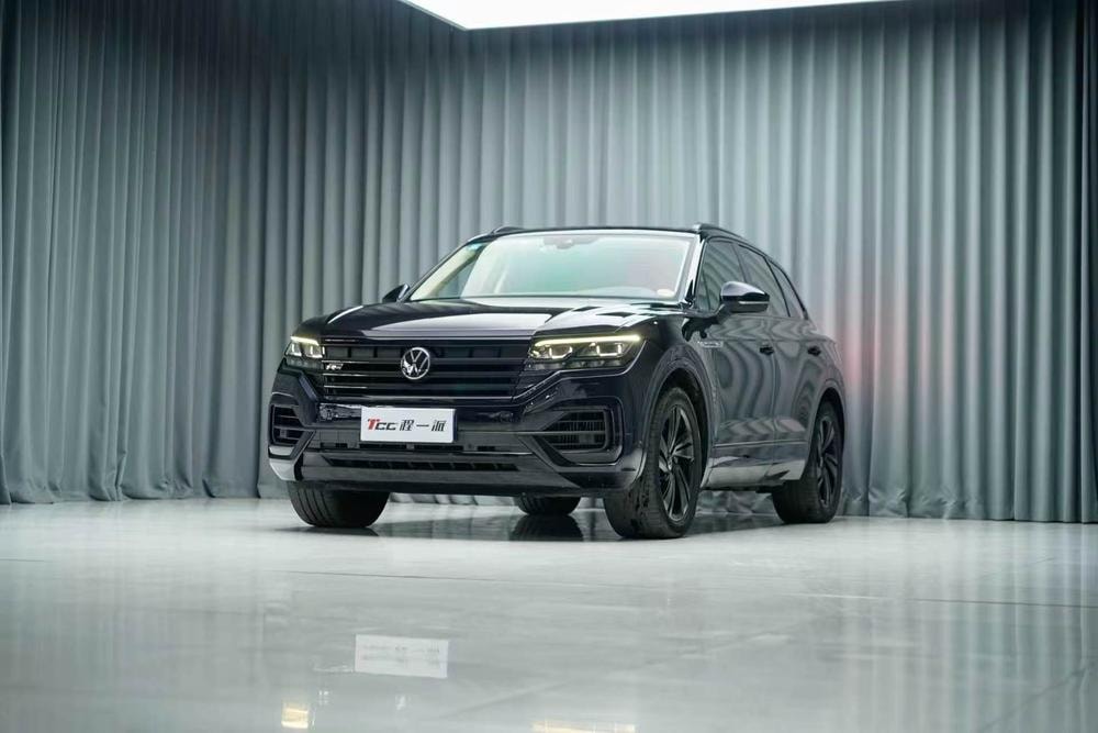 Volkswagen Touareg 2021 — фото автомобиля