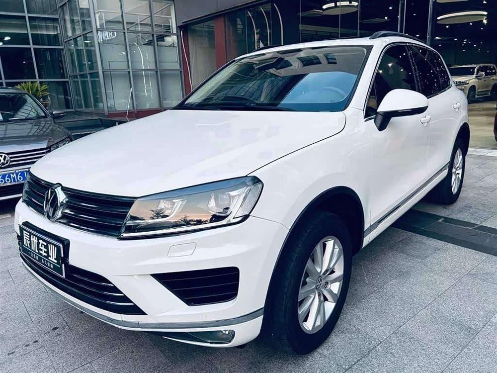 Volkswagen Touareg 2016 — фото автомобиля