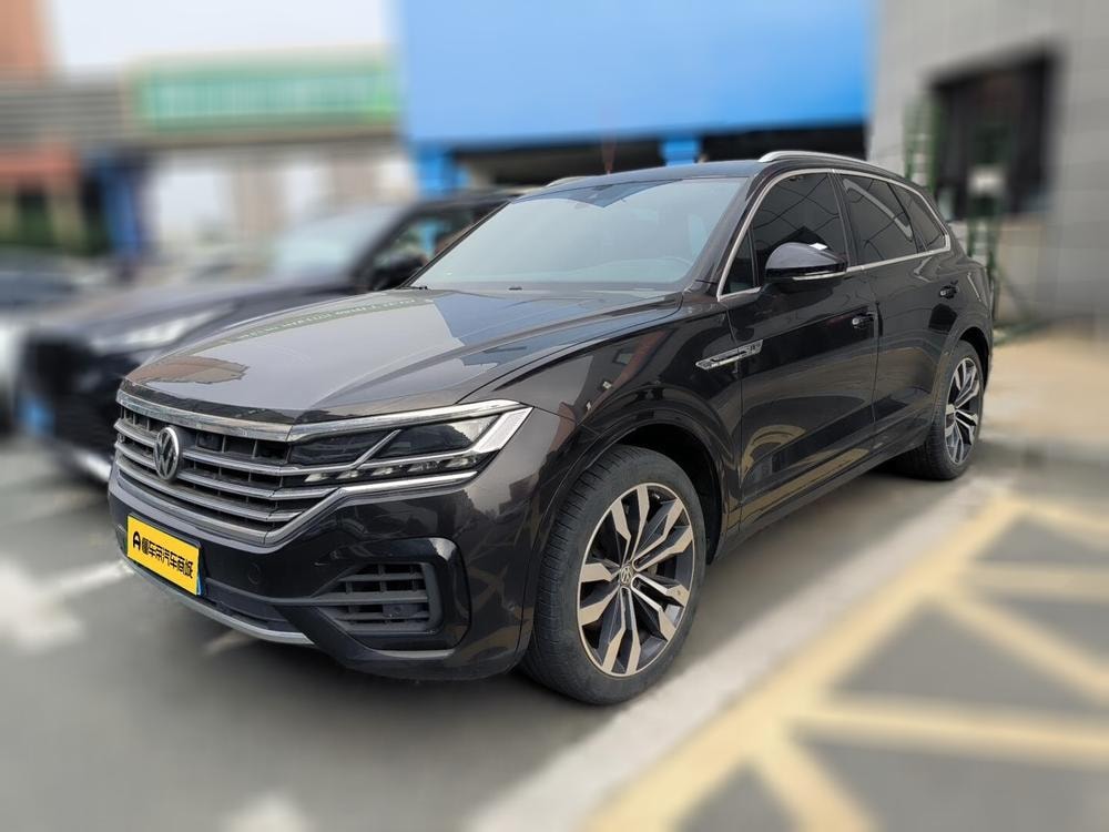 Volkswagen Touareg 2019 — фото автомобиля