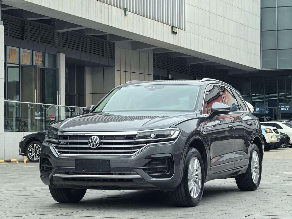 Volkswagen Touareg 2020 — фото автомобиля