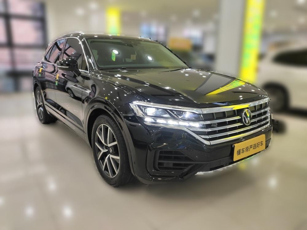 Volkswagen Touareg 2023 — фото автомобиля