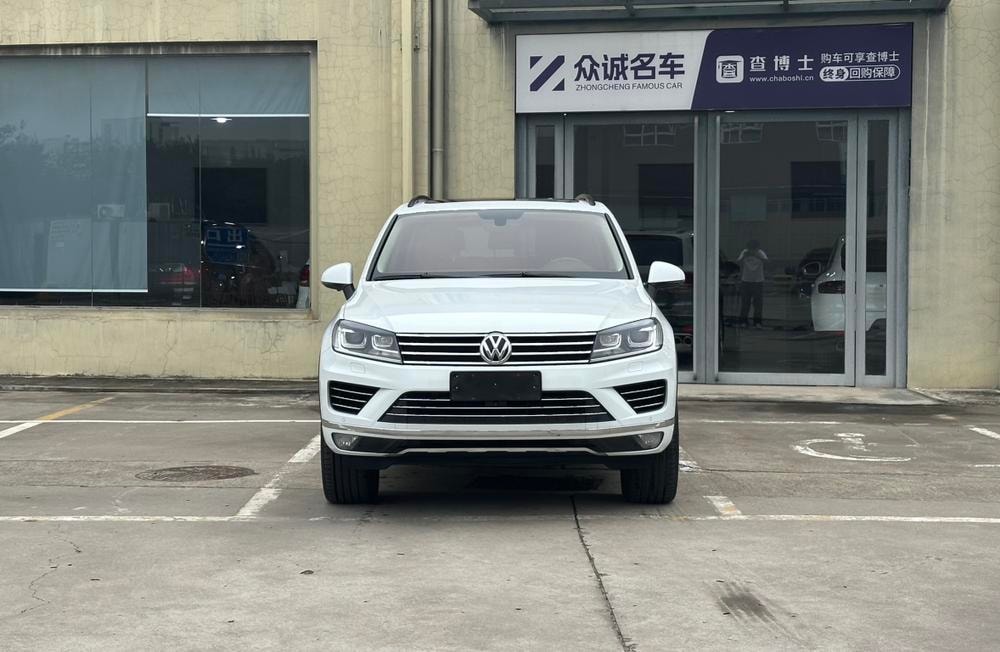 Volkswagen Touareg 2017 — фото автомобиля