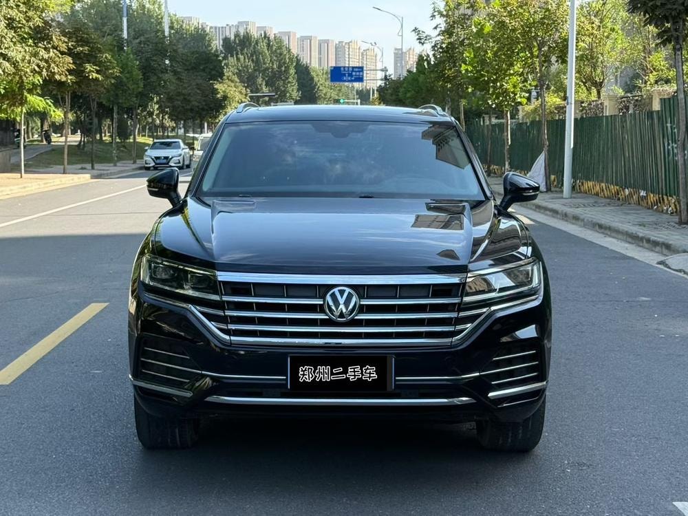 Volkswagen Touareg 2019 — фото автомобиля