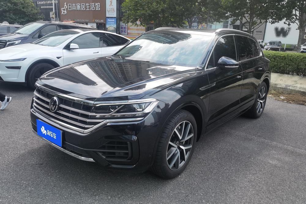 Volkswagen Touareg 2021 — фото автомобиля