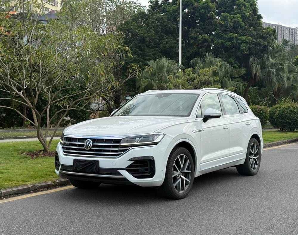Volkswagen Touareg 2019 — фото автомобиля