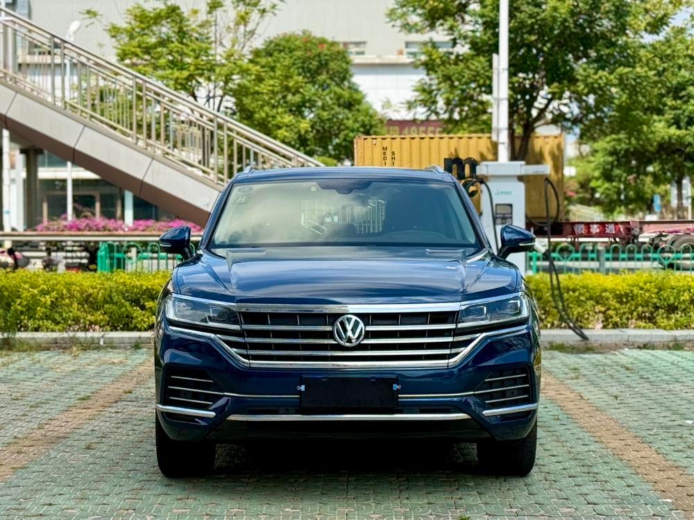 Volkswagen Touareg 2019 — фото автомобиля