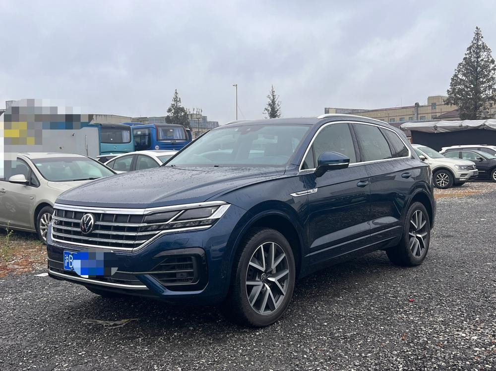 Volkswagen Touareg 2021 — фото автомобиля