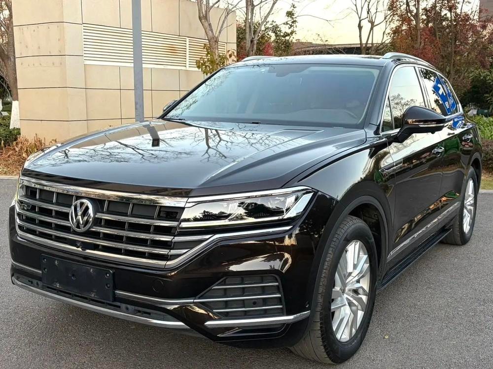 Volkswagen Touareg 2019 — фото автомобиля