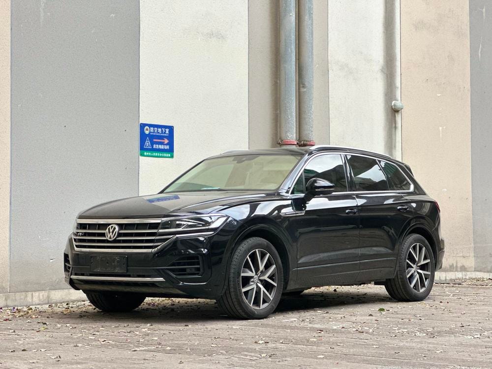 Volkswagen Touareg 2019 — фото автомобиля 1