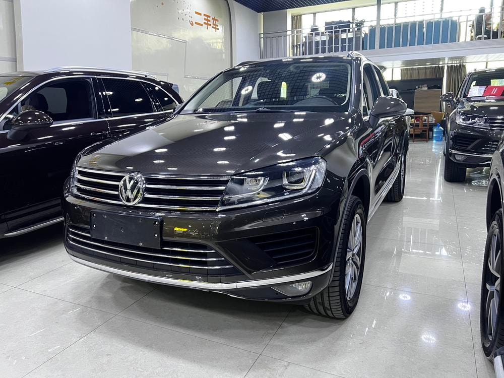 Volkswagen Touareg 2017 — фото автомобиля