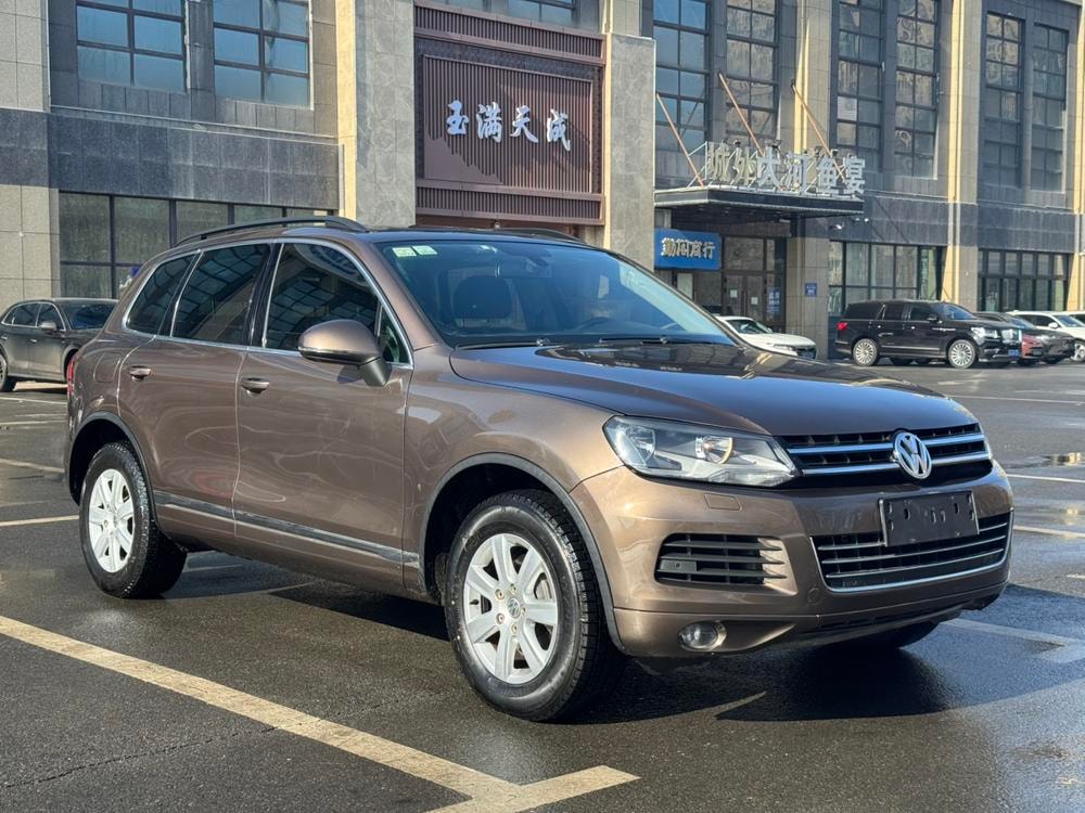 Volkswagen Touareg 2014 — фото автомобиля