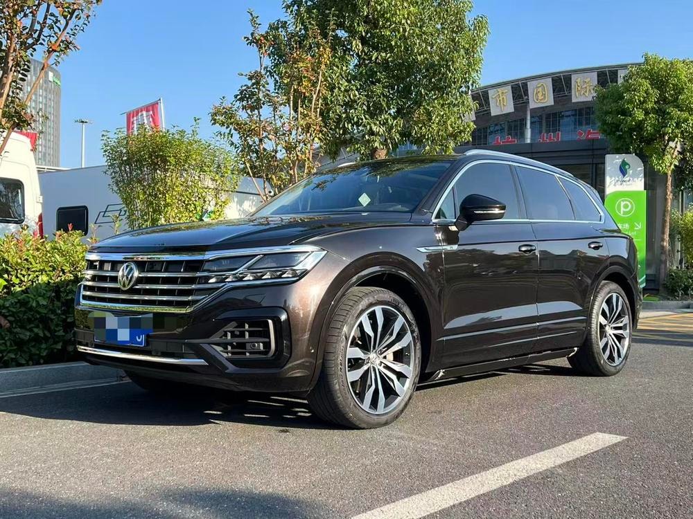 Volkswagen Touareg 2019 — фото автомобиля