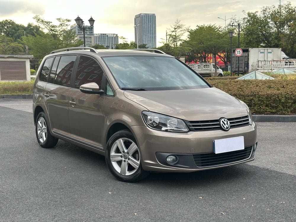 Volkswagen Touran 2015 — фото автомобиля
