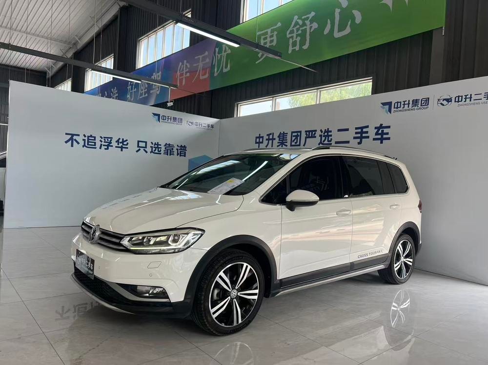 Volkswagen Touran L 2018 — фото автомобиля