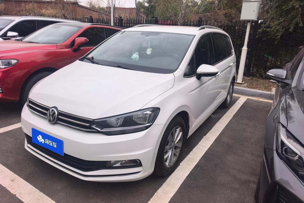Volkswagen Touran L 2016 — фото автомобиля
