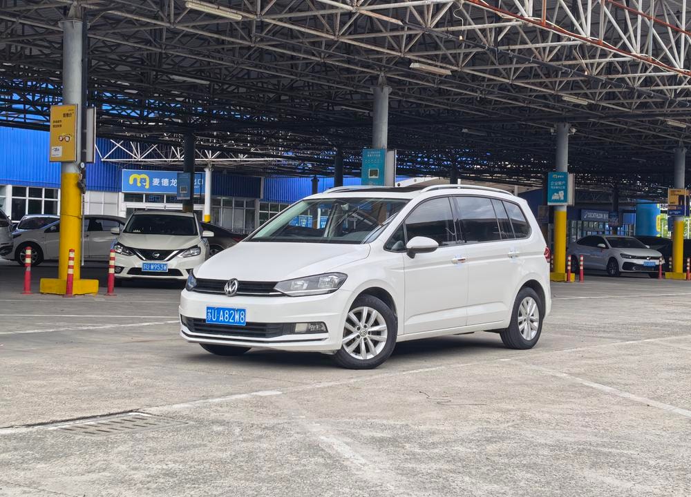Volkswagen Touran L 2018 — фото автомобиля
