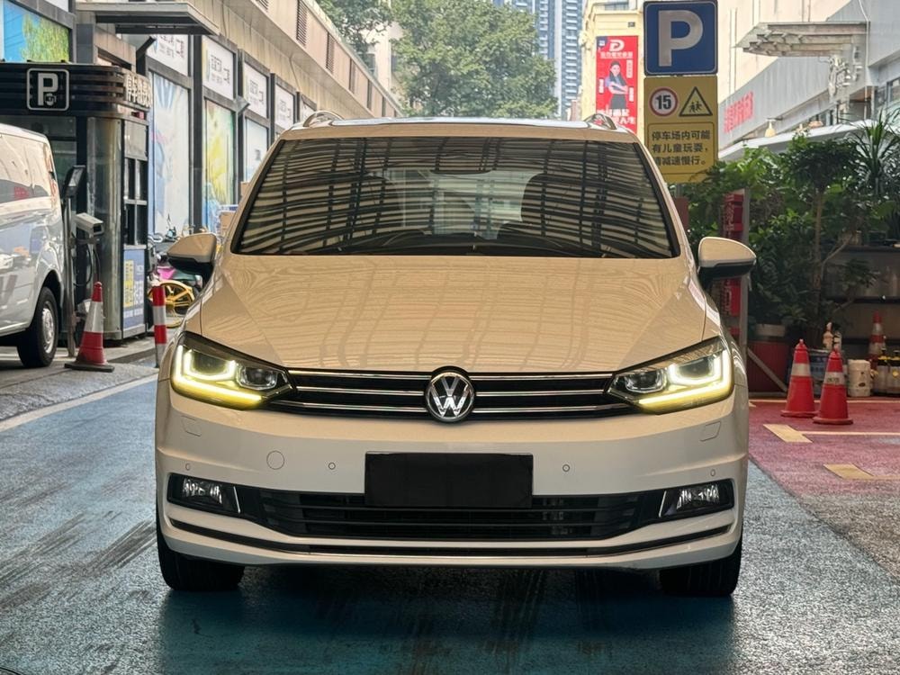 Volkswagen Touran L 2018 — фото автомобиля
