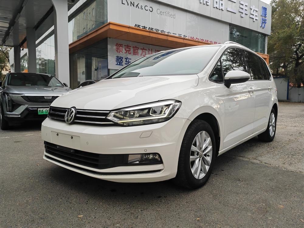 Volkswagen Touran L 2016 — фото автомобиля