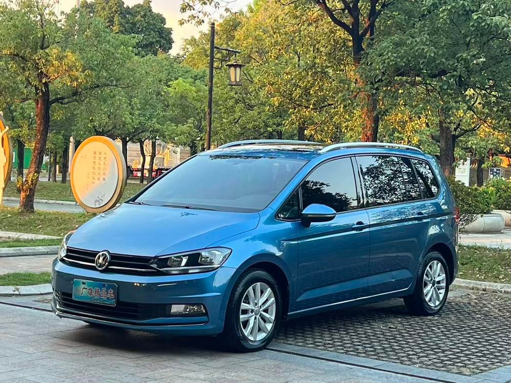 Volkswagen Touran L 2018 — фото автомобиля