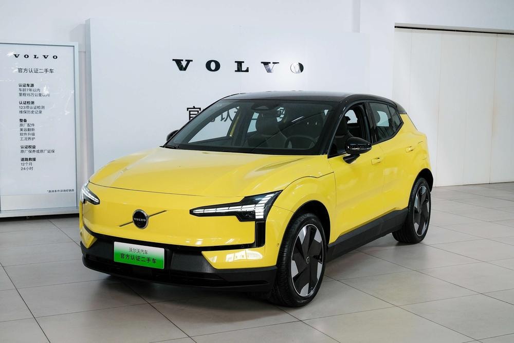 Volvo EX30 2025 — фото автомобиля 1