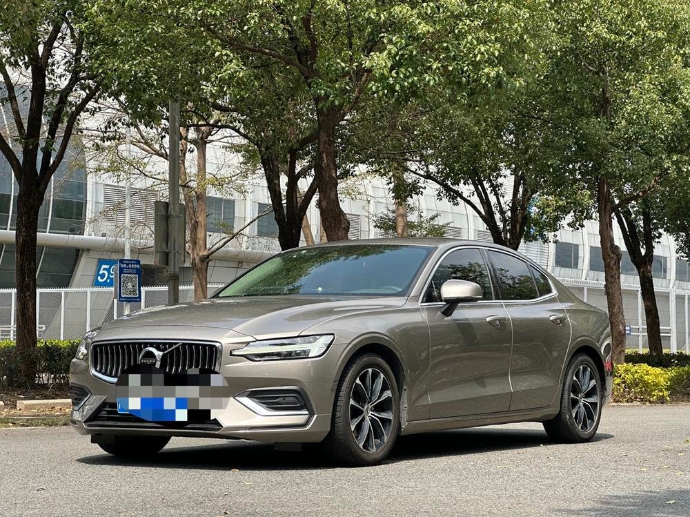 Volvo S60 2021 — фото автомобиля