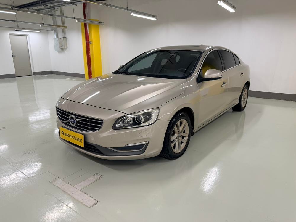Volvo S60 2018 — фото автомобиля