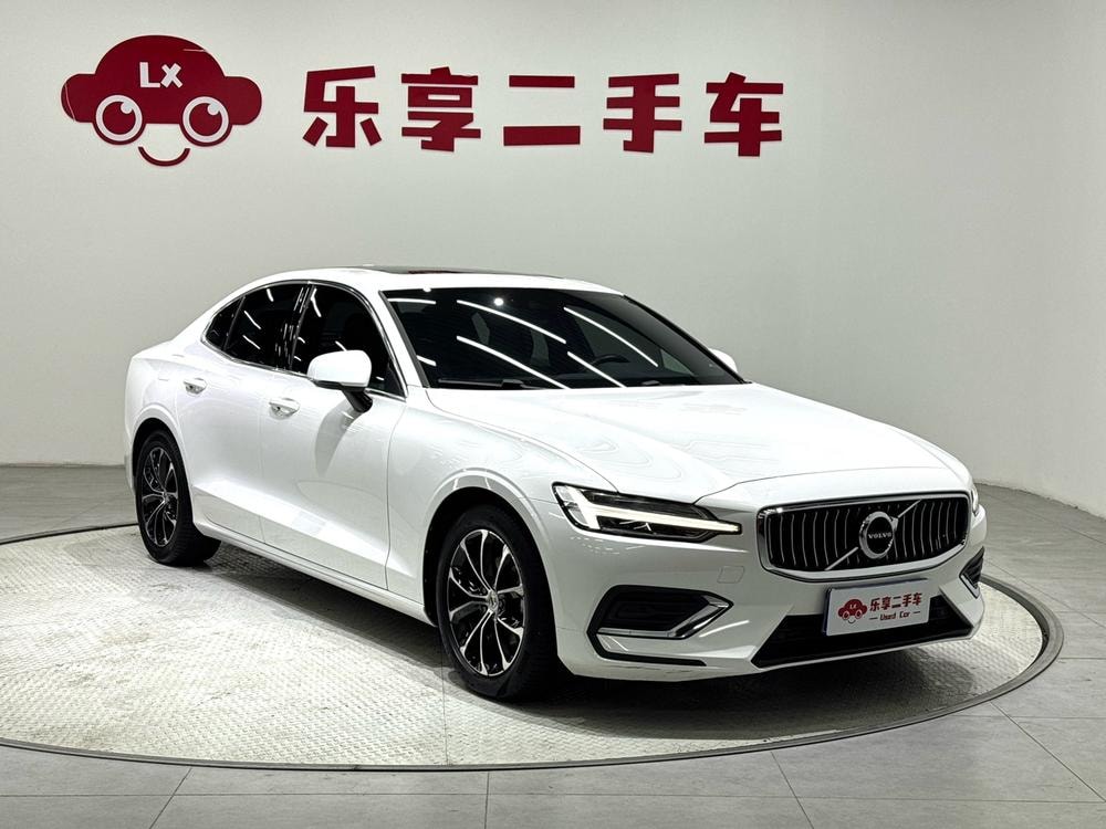 Volvo S60 2020 — фото автомобиля