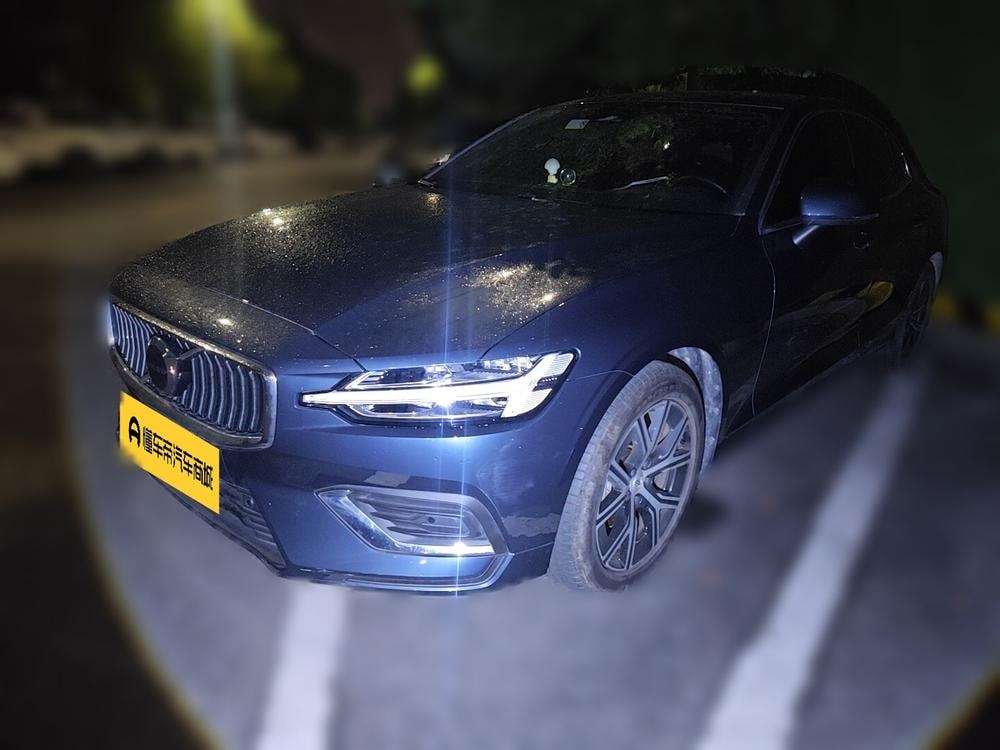 Volvo S60 2026 — фото автомобиля