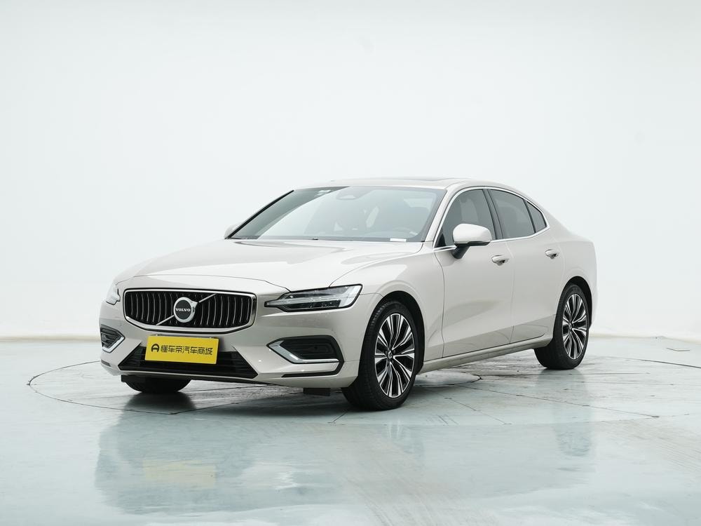 Volvo S60 2023 — фото автомобиля 1