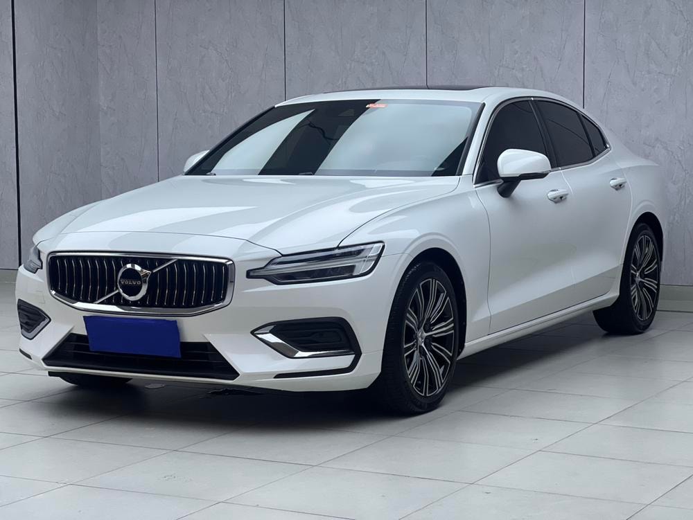 Volvo S60 2022 — фото автомобиля