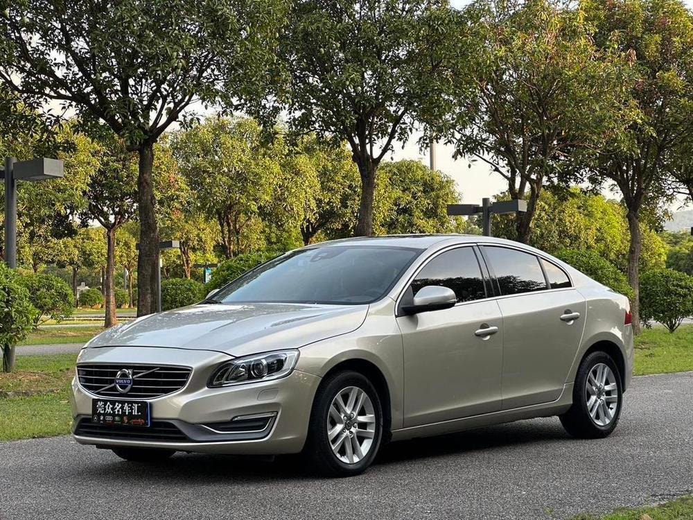 Volvo S60 2017 — фото автомобиля 1