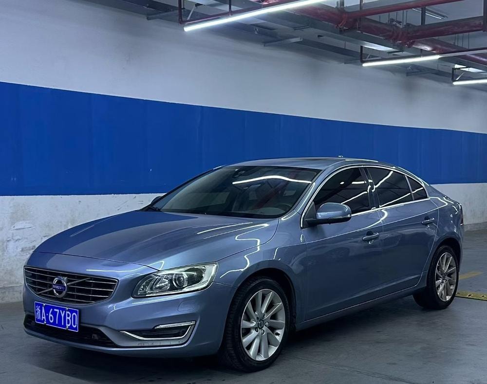 Volvo S60 2018 — фото автомобиля