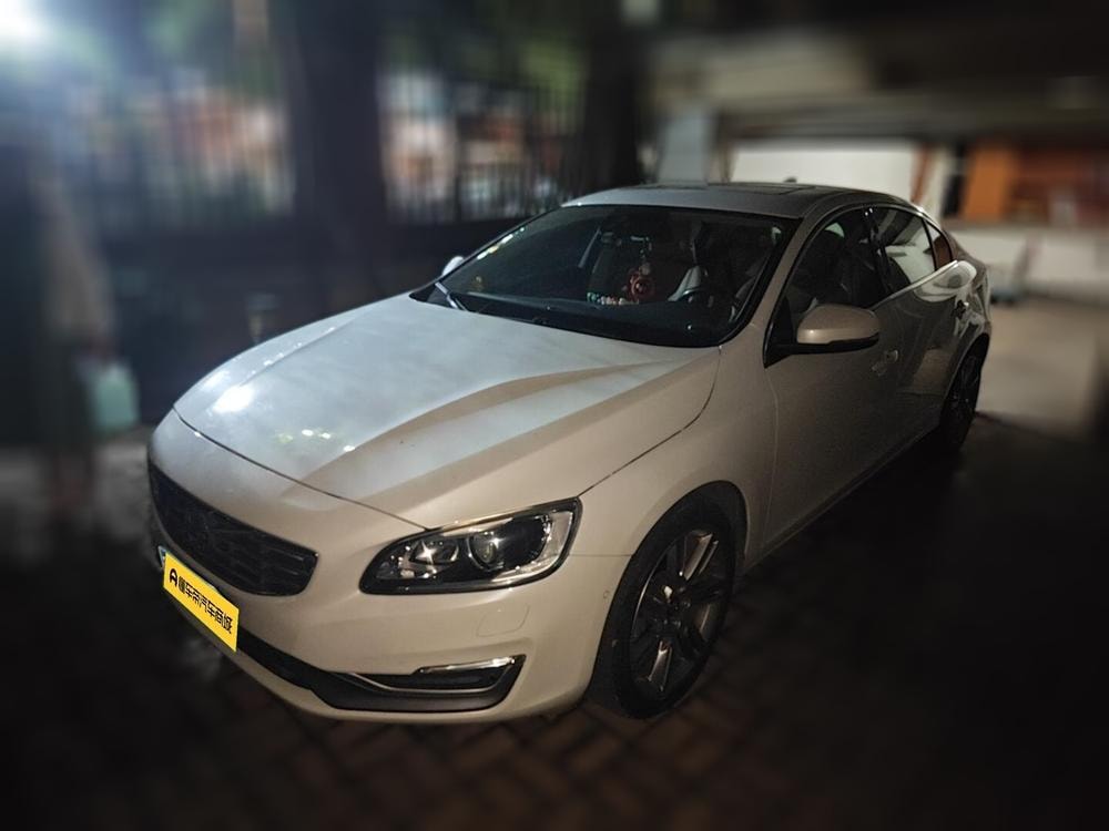 Volvo S60 2016 — фото автомобиля