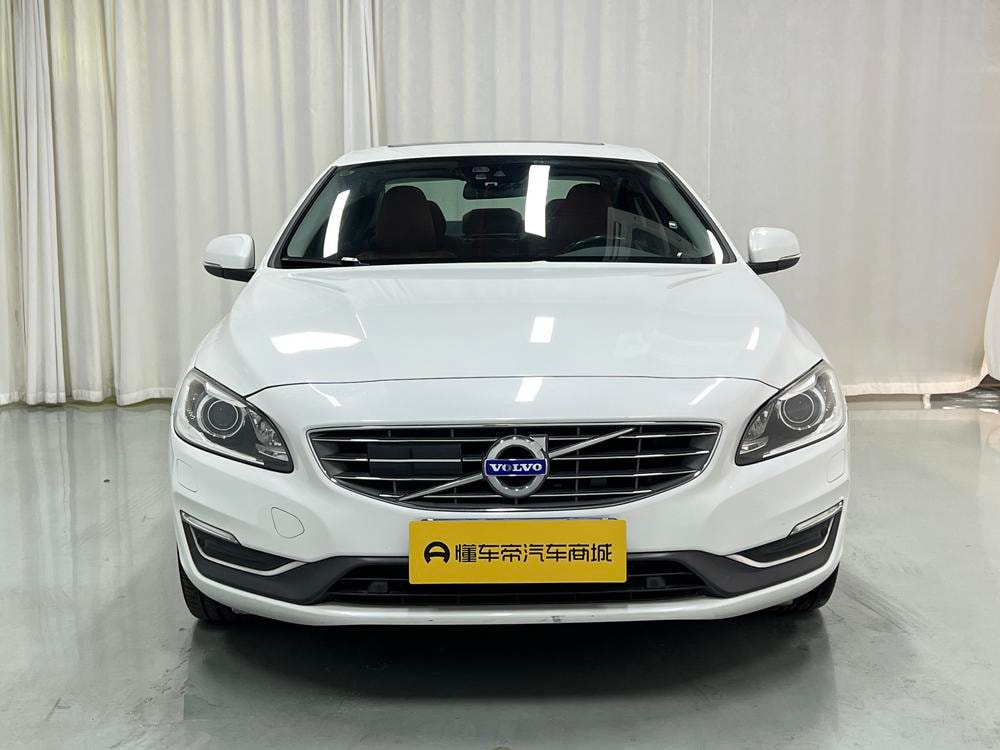 Volvo S60 2016 — фото автомобиля 1