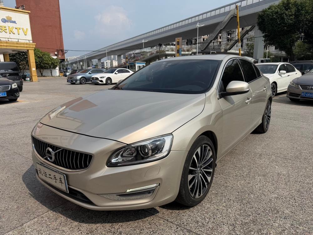 Volvo S60 2019 — фото автомобиля