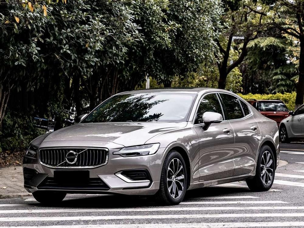 Volvo S60 2020 — фото автомобиля