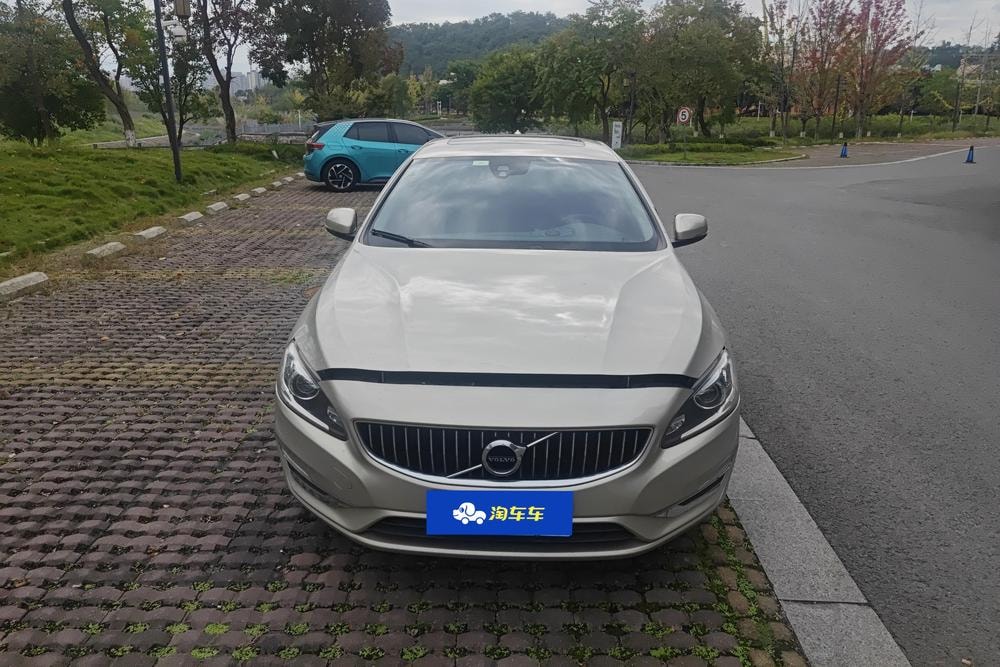 Volvo S60 2018 — фото автомобиля