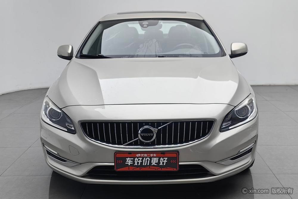 Volvo S60 2018 — фото автомобиля