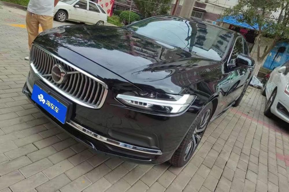 Volvo S90 2023 — фото автомобиля
