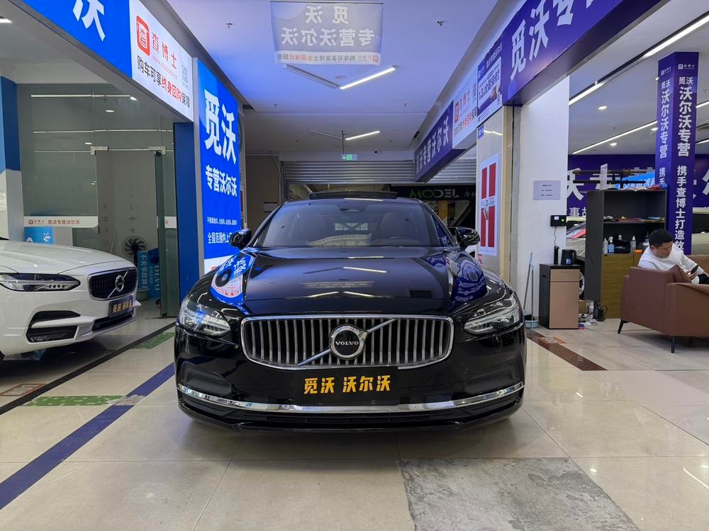 Volvo S90 2022 — фото автомобиля 1