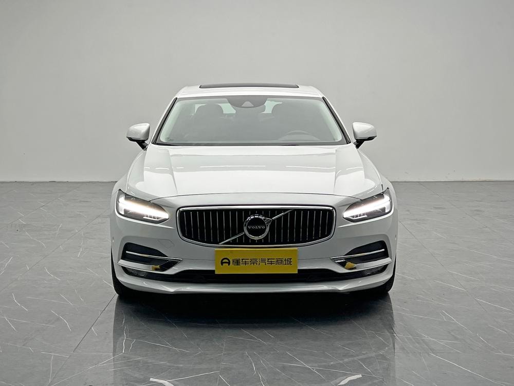 Volvo S90 2018 — фото автомобиля 1