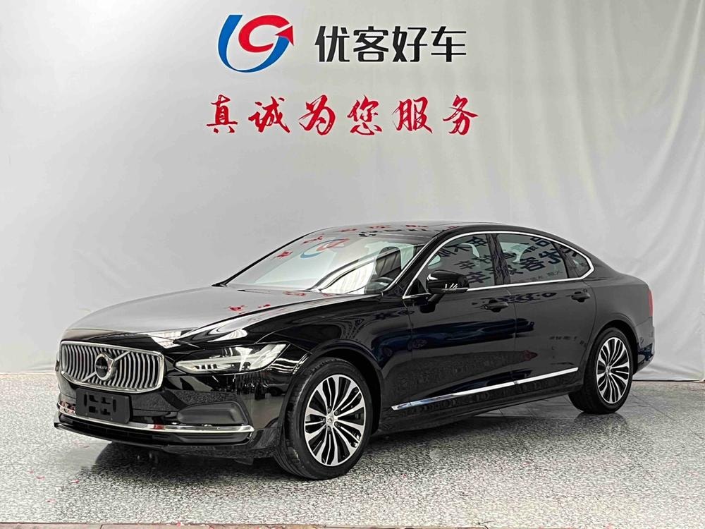 Volvo S90 2025 — фото автомобиля 1