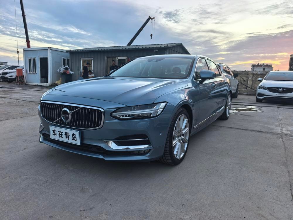 Volvo S90 2019 — фото автомобиля 1