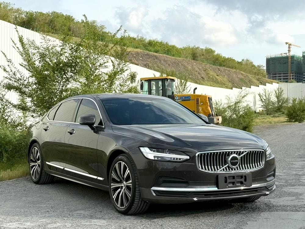Volvo S90 2022 — фото автомобиля